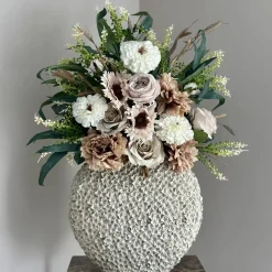 Beige vensterbank vaas met xxl nude boeket