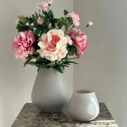 Complete decoratie set met beige vaas & kunst pioenrozen