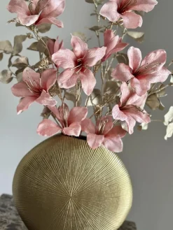 Gouden ovale vaas incl zijden bloemen