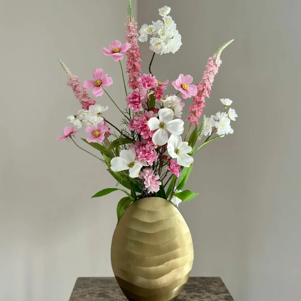 Luxe gouden colmore vaas met zijden bloem boeket Nancy