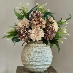 Parelmoer vaas met zijden bloem boeket nude