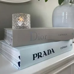 Tafelboek Dior Catwalk Fashionbook grijs