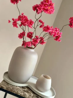 Tafeldecoratie set beige vaas met fuchsia bloesems