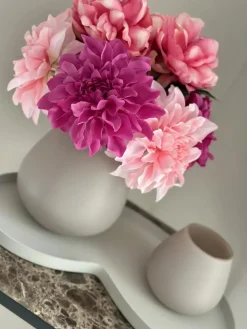 Tafeldecoratie set beige vaas met roze fuchsia