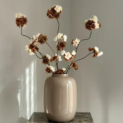 Taupe sand vaas met beige bruine zijden bloesemtakken