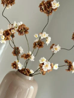 Taupe sand vaas met beige bruine zijden bloesemtakken