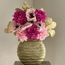 Vaas goud met kunstbloemen roze paars