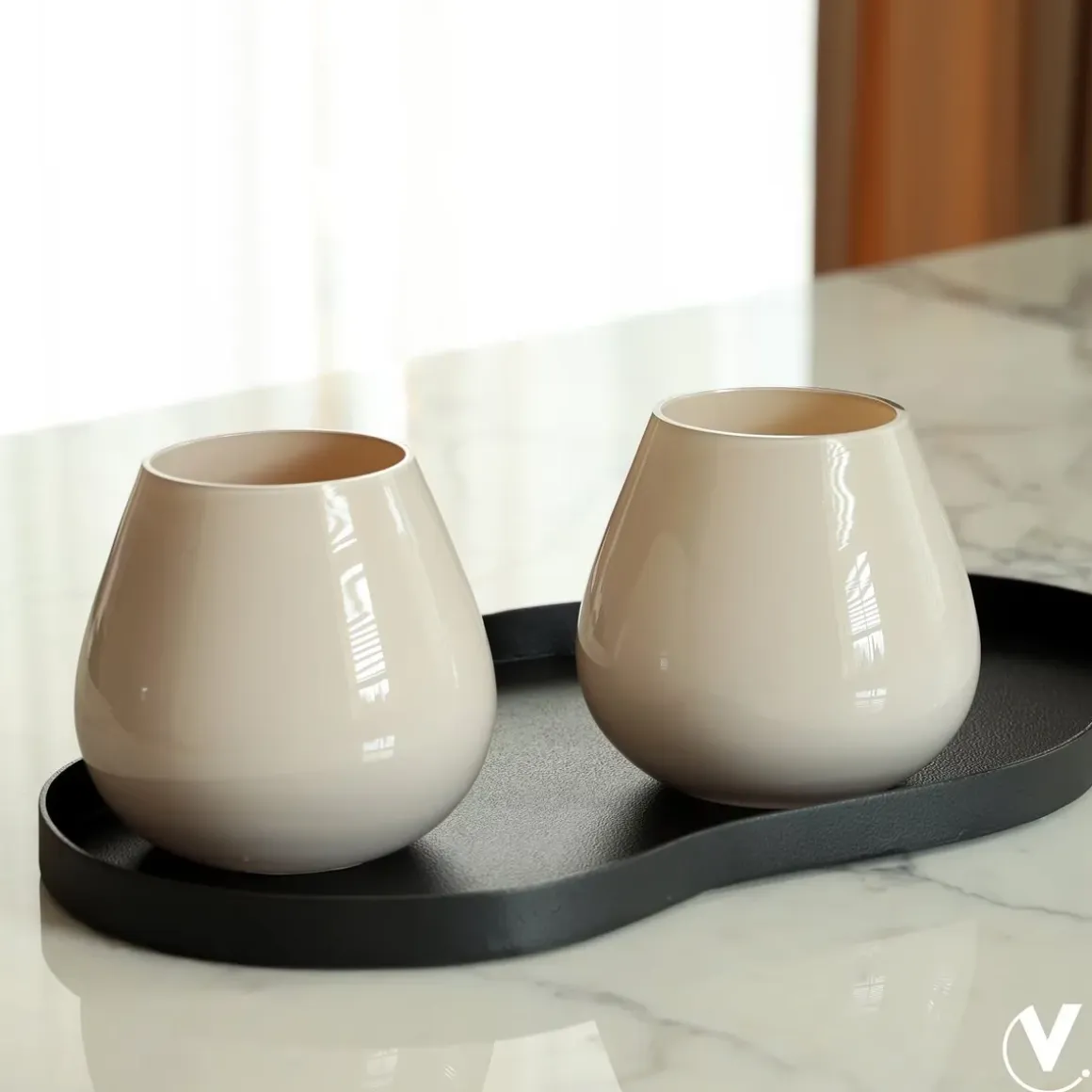 Vase the world – Organisch dienblad Bauru black – Zwart