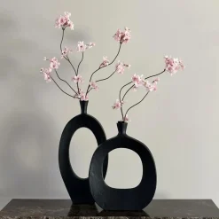 Vensterbank decoratie vaas zwart + zijden bloesemtakken