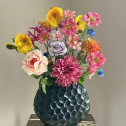 Zijden bloemen met vaas