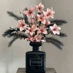 Zwarte parfum vaas met zijden bloem boeket